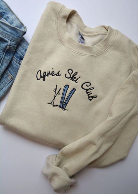 This embroidered Apres Ski Club crewneck is a great sweatshirt to cozy up in after a long day of skiing. It is soft and comfortable and perfect for those cold winter months. This pullover is the perfect addition to any ski lovers closet or as a gift for an upcoming adventure or ski trip. Apres Ski Sweatshirt, Apres Ski Sweater, Ski Sweatshirt, Fashion Major, Ski Gifts, Ski Club, Ski Sweater, Winter Sweatshirt, Shirt Embroidery