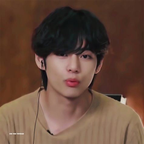 https://k.kakaocdn.net/dn/NgifP/btqBc6SQUzr/uSX5X7xtm4jACmA3JAlrF1/img.gif Boyfriend Taehyung, Bts V Gif, Ji Chang Wook Smile, V Gif, Bts Concept Photo, Taehyung Photoshoot, Bts Imagine, Kim Taehyung Funny, Kim Taehyung Wallpaper