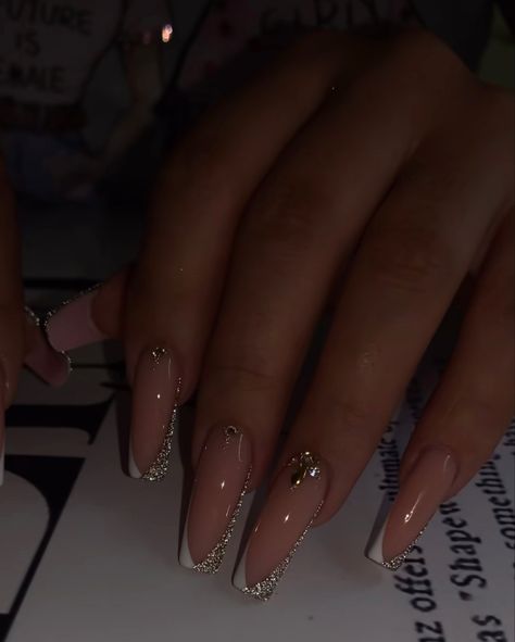 Nails To Go With Black Prom Dress, Nails For Prom Black Dress, Nails For Red Prom Dress, Prom Nails Black Dress, Nails For Red Dress Ideas, Classy Bridesmaid Nails, Elegant Acrylic Nails, Christmas Nails Glitter, Nye Nails