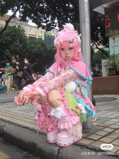 Decora Outfits, Decora Harajuku, Japanese Fashion Trends, Harajuku Decora, Decora Fashion, Free Pfp, Kawaii Outfit Ideas, Estilo Harajuku, Harajuku Fashion Street