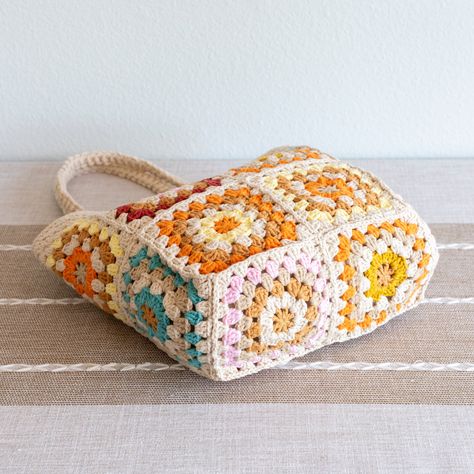 Sunflower Purse, Granny Square Tote Bag, Granny Square Tote, Crochet Granny Square Tutorial, Handbags Handmade, Crochet Backpack, Womens Crochet Patterns, Crochet Bag Tutorials, Diy Bag Designs