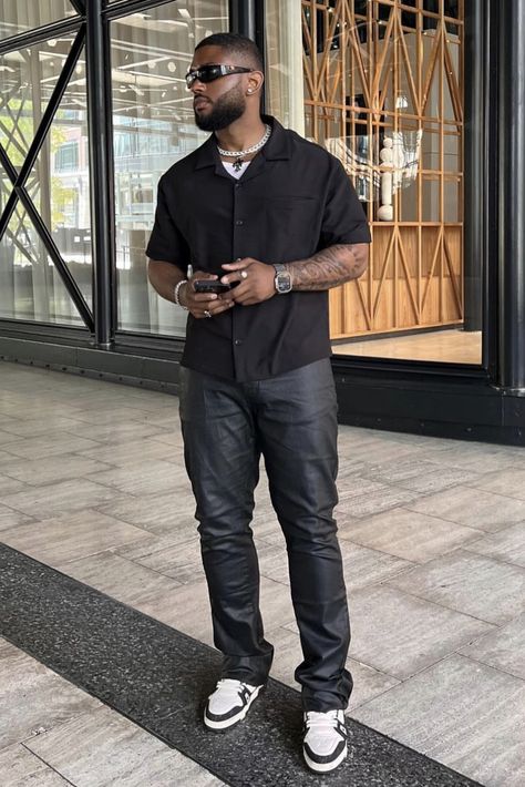 Men Bday Outfit, Black Men’s Date Outfit, Party Fit Men, Old Money Outfits Black Man, Black Mens Casual Outfits, Winter Party Outfit Men, Men’s Outfits For Dinner, Formal Classy Outfits Men, Men’s Outfit Ideas For Concert