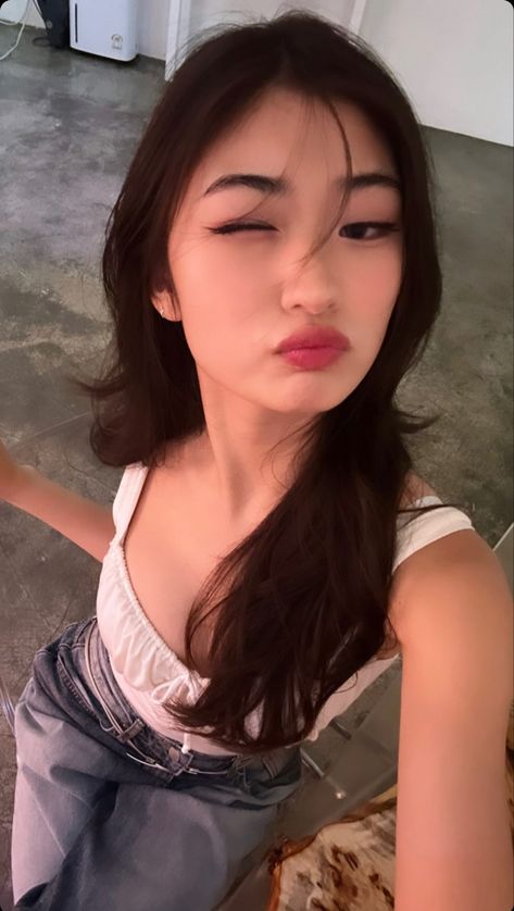 Julia Ma, Selfie Poses, Sweet Girls, Bad Girl, Fashion Makeup, Korean Girl, Aura, Hair Makeup