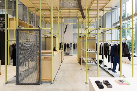 schemata architects installs plastic scaffolding in en route ginza - designboom | architecture Scaffolding Design, Retail Store Design, Retail Design Blog, Retail Interior, Store Interior, Scaffolding, Retail Space, Shop Interiors, Retail Display