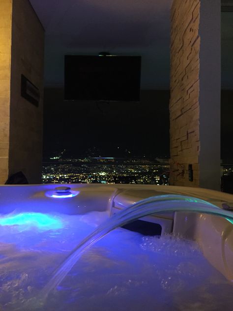 Jacuzzi with view Jacuzzi Aesthetic, Red Lights Bedroom, Jacuzzi Room, Pinterest Life, Lights Bedroom, Instagram Party, Red Lights, Basketball Clothes, Dream Places