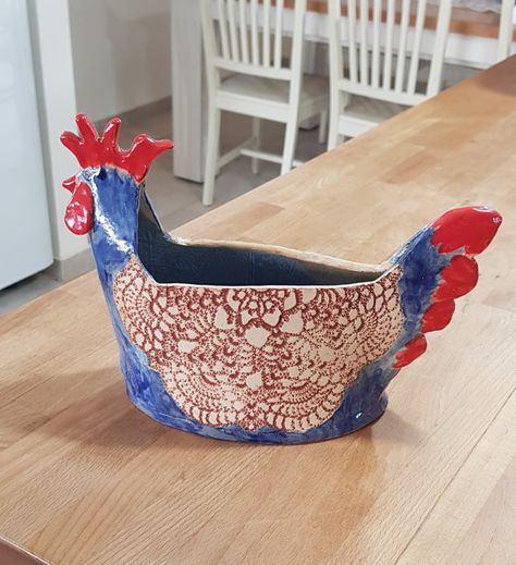 Cow Pottery Ideas, Cow Pottery, Cow Bowl Clay, Pottery Cow Ceramics, Ceramic Pottery Rooster, Chicken Planter Ceramic, Cow