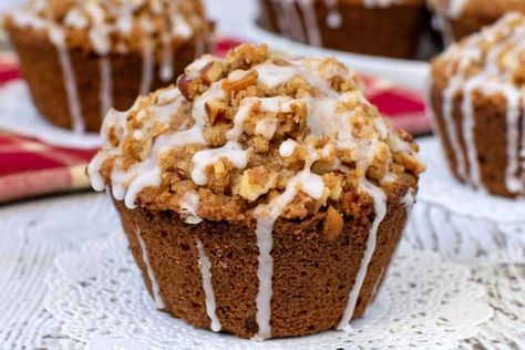 Apple+Pecan+Streusel+Muffins Snack Muffins, Streusel Topping For Muffins, Best Coconut Cream Pie, Pecan Muffins, Protein Mug Cakes, Coconut Cream Pie Recipes, Sweet Glaze, Streusel Muffins, Muffin Streusel