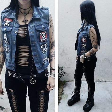 Another one I took from Rokaria MAB on Lookbook coz I like it and it inspires me ♥ Metal Vest Outfit, Hair Metal Outfit, Punk Denim Vest, 90s Metal Fashion, Battle Vest Outfit, Heavy Metal Aesthetic Outfits, Metal Girl Outfit, Vest With Patches