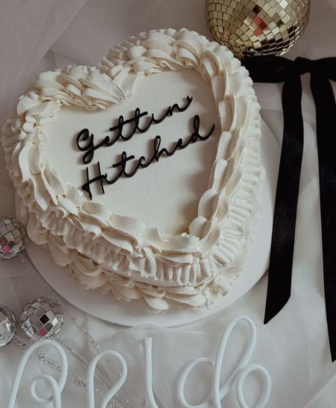 HEN PARTY VINTAGE CAKE VIBES 🔥 The industry’s latest love for nostalgic cake tiers is still going strong 💗 Hands-up if you’re planning on having a vintage-inspired cake for your bridal shower? 🤚 Cake by @thegingerbearbakery Acrylic cake topper by @burntisland_occasions 📸 : @thegingerbearbakery #instacake #cakesforinstagram #yayforcake Hens Cake, Hen Party Cakes, Strong Hands, Hens Party, Strong Hand, Bridal Shower Cake, Acrylic Cake Topper, Party Cake, Vintage Cake