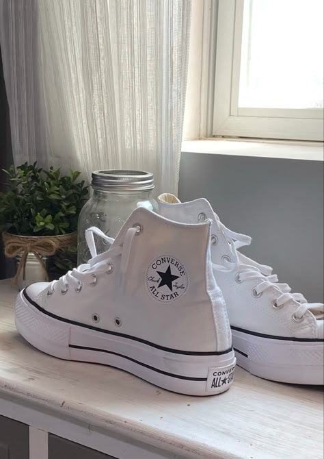 White High Converse, Nike Winter Shoes, White Converse Aesthetic, Converse Shoes White, Platforms Aesthetic, High Top Converse Outfits, White Converse Shoes, Pretty Sneakers, Jordan Shoes Girls