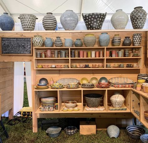 Pottery Booth Display, Art Show Booth, Booth Layout, Craft Booth Design, Market Booth Ideas, Vendor Market, Art Fair Booth, Ideas For Pottery, Craft Show Display Ideas