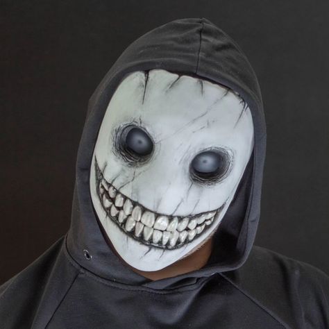 New creepy smiley mask. #mask #helloween #cosplay #ukrainecosplay Halloween Scary Mask, Smiley Mask, Mask Concept, House Costume, Ghost Face Mask, Creepy Masks, Mascaras Halloween, Scary Mask, Costume Inspo