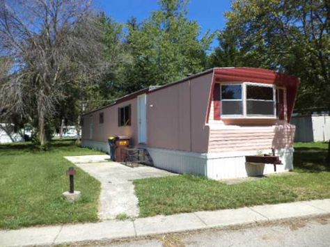 Tiny pink vintage home. Schult Mobile Home in Bluffton, IN via MHVillage.com Pink Mobile Home Exterior, Pink Mobile Home, Mobile Home Exteriors, Pink Mobile, Mobile Homes For Sale, Home Exterior, Mobile Homes, Trailer Park, Pink Vintage