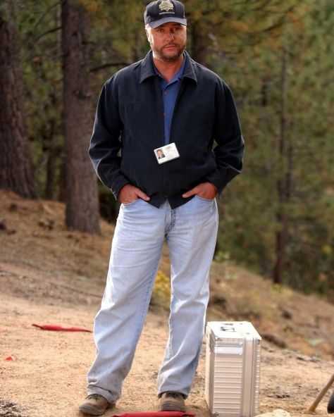 Tonight am continuing on with my CSI journey with season 1 of the original series, with my date with Gil Grissom (William Petersen). Love this show! #williampetersen #csi #gilgrissom #grissom Gil Grissom, Eric Szmanda, Csi Vegas, Gary Dourdan, William Petersen, Funny Guys, Csi Las Vegas, Forensic Science, Fav Characters