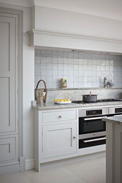 Extractor Hood Ideas, Kitchen Hob, Kitchen Chimney, Kitchen Cooker, Classic Kitchen Design, Country Interiors, Kitchen Country, Tile Splashback, Kitchen Transitional