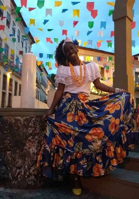 Traditional Dresses from Latin America Brazil Traditional Dress, Creole Fashion, Latino Dress, Brazil Dress, Brazilian Dress, Latina Clothes, Brazilian Clothes, Latina Outfits, American Dress