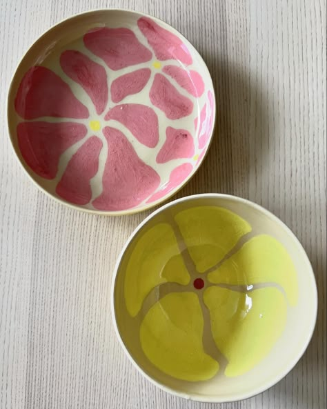 💐💐💐 #ceramics #pottery #clay #wheeltrowing #keramik #pottersofinstagram #ceramicsofinstagram #painting Ceramic Paint Designs, Ceramic Painting Bowls, Hand Painted Ceramic Bowl, Pottery Bowl Painting Ideas Simple, Pottery Painting Bowl Simple, Bowl Ceramic Painting, Pottery Painting Bowls, Bowl Designs Painted, Ceramic Art Bowl