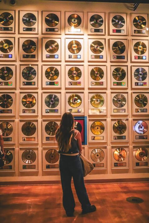 11 of the Best Things to Do in Nashville, Tennessee | Country Music Hall of Fame #simplywander Nashville Girls Weekend, Music Row Nashville, Johnny Cash Museum, Nashville Travel Guide, Things To Do In Nashville, To Do In Nashville, Country Music Hall Of Fame, Music Row, Crushed Diamonds