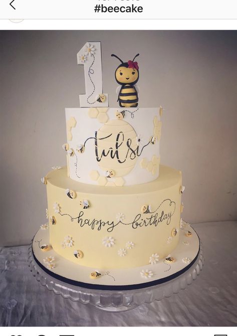 Bee Themed Cake 1st Birthdays, Smash Cake Bee Theme, First Birthday Bee Theme Cake, Bee Cake Ideas 1st Birthdays, Bumble Bee First Birthday Cake, Bumble Bee Smash Cake First Birthdays, Happy Bee Day Cake, Sunflower Birthday Cakes, Bee Birthday Cake