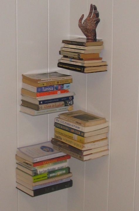 Floating Books, wow!! Excellent space saver..... This Rocks  http://www.instructables.com/id/Invisible-Book-Shelf/ Invisible Bookshelf, Invisible Shelves, Shelf Arrangement, Floating Books, Floating Bookshelf, Floating Shelves Living Room, Shelf Nightstand, Kitchen Shelf Decor, Floating Bookshelves