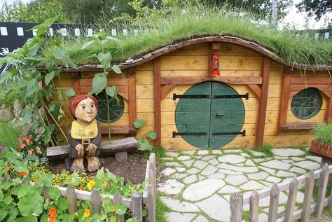 Are You a Halfling? Hobbit Playhouse, Playhouse Diy, Shed Floor Plans, Travel Tuesday, Outdoor Structure, Wood Storage Sheds, The Hobbit Movies, Shed Building Plans, Storage Shed Plans