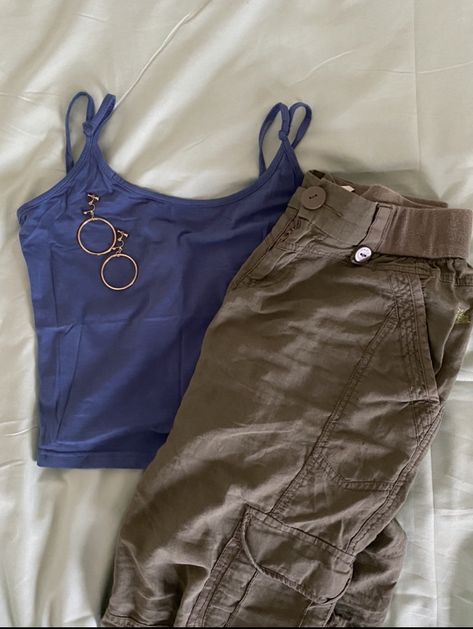 Low Rise Cargo Pants Outfit, Mermaid Clothes, Low Rise Cargo Pants, Top Azul, Mermaid Outfit, Cargo Pants Outfit, Family Outfits, Pants Outfit, Cargo Pants