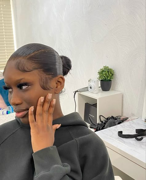 V Hairline, Sleek Bun Hairstyles, Black Girls Hairstyles Weave, Event Hairstyles, Hair Tea, Sleek Ponytail Hairstyles, Low Bun Hairstyles, Black Ponytail Hairstyles, Sleek Bun