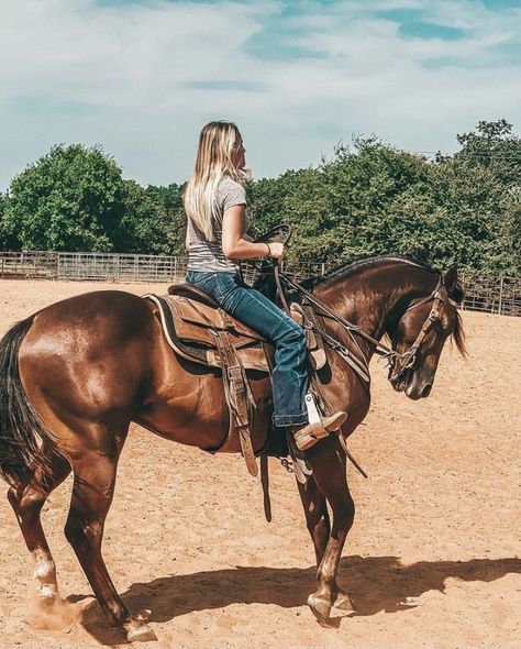 Horse Show Aesthetic Western, Western Horse Riding, Horses Western, Aesthetic Western, Western Horses, Dream Horse Barns, Cowgirl Pictures, American Paint Horse, Country Aesthetic