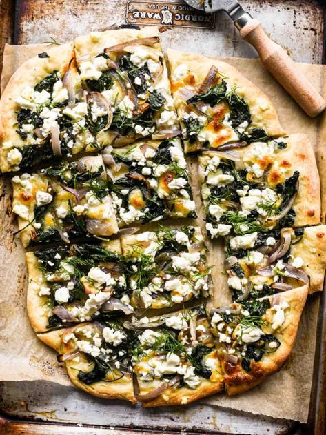 Spinach Feta Pizza, Feta Cheese Pizza, White Pizza Recipe, Feta Pizza, Mediterranean Pizza, Cheese Pizza Recipe, Apple Cheesecake Bars, Caramel Apple Cheesecake Bars, Spinach Pizza