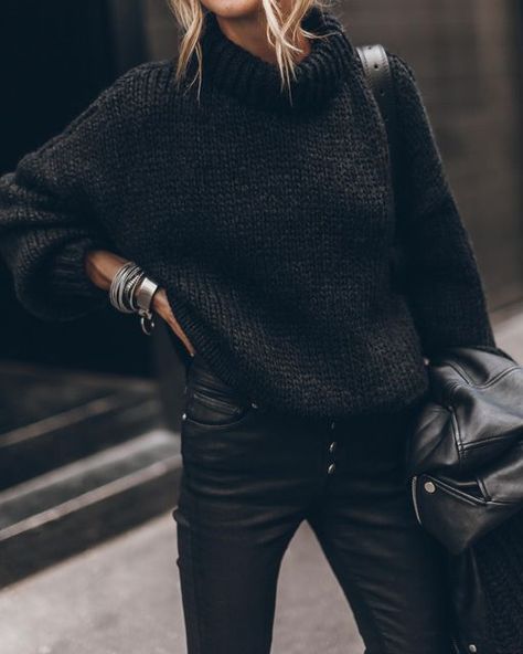 Sweater Jeans, Black On Black, Fashion People, Sweaters And Jeans, Business Outfits, Minimalist Outfit, The Bathroom, Black Outfit, Happy Sunday