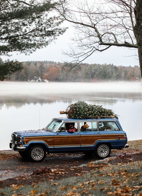 Jeep Grand Wagoneer Azimuth Circle, Classic Jeeps, Jeep Wagoneer, Old Car, Christmas Tree Farm, Noel Christmas, Jeep Life, Jeep Grand, Wagons