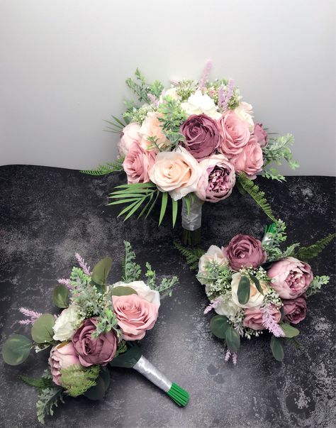 Boho Bouquets, Bouquets Bridesmaids, Ivory Bouquet Wedding, Mauve Wedding, Winter Wedding Bouquet, Rose Bridal Bouquet, Dusty Rose Wedding, Bridesmaids Bouquets, Flower Guide