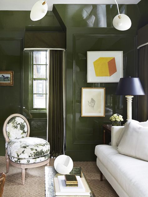 High-gloss green lacquer living room walls on Thou Swell @thouswellblog Green Walls Living Room, Dark Green Living Room, Living Room Wall Designs, Lacquered Walls, Dark Green Walls, Sitting Room Design, Luxurious Room, Green Walls, Living Room Green