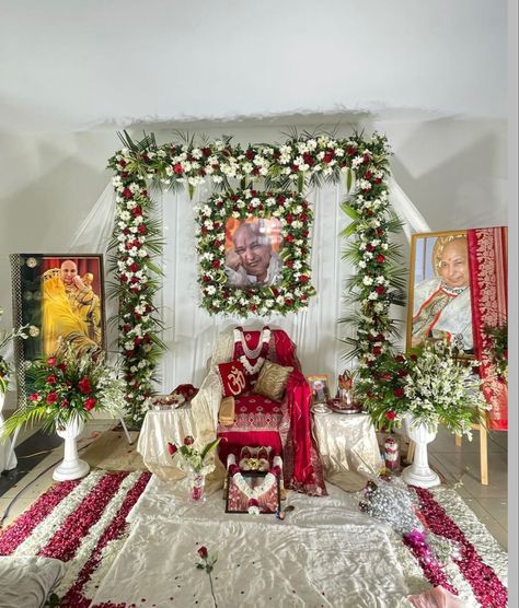 Satsang Decoration At Home, Guruji Darbar Decoration, Satsang Decoration, Jai Guruji, Jai Guru Ji, Beautiful Lehenga, Flower Decorations Diy, Flower Rangoli, Diy Art Painting