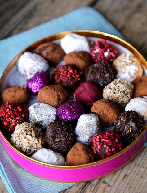 Confectionery Recipes, Truffle Recipes, Christmas Truffles, Christmas Meals, Gluten Free Christmas, Truffle Recipe Chocolate, Truffle Recipe, Artisan Chocolate, Xmas Food