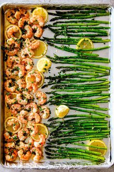 ONE PAN Roasted Lemon Butter Garlic Shrimp and Asparagus tossed with chili flakes and fresh parsley is not only bursting with flavor but on your table in 15 MINUTES!  No joke!  The easiest, most satisfying meal that tastes totally gourmet.  Stock up on frozen shrimp and you can make this luxurious tasting meal at moment’s notice.  Serve the (customizable heat) spicy garlic shrimp plain or turn it into lemon garlic butter shrimp pasta!! Garlic Shrimp And Asparagus, Butter Garlic Shrimp, Lemon Garlic Butter Shrimp, Sheet Pan Dinners Recipes, Carlsbad Cravings, Shrimp And Asparagus, Pan Recipes, God Mat, Garlic Shrimp