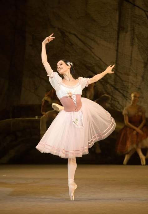 Diana Vishneva as Giselle in Act 1 of the Mariinsky Ballet's Giselle. Photo by M. Logvinov Giselle Dress Ballet, Copellia Ballet, Giselle Ballet Costume, Romantic Tutu Ballet, Giselle Costume, Dance Outfits Ballet, Giselle Ballet, Diana Vishneva, Ballet Giselle