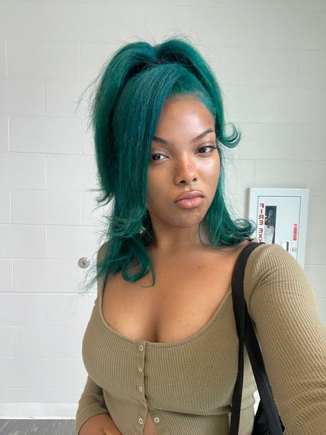 Teal Color Hair, Emerald And Blue Hair, Teal Natural Hair Black Women, Purple And Blue Hair Black Women, Y2k Hair Color Curly, Turquoise Natural Hair, Teal Natural Hair, Green Blue Hair Dye, Green Hair Black Women Natural