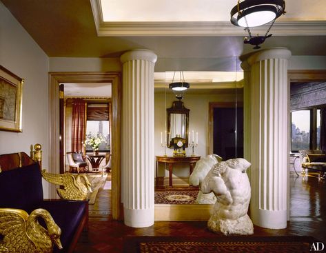 How Winona Ryder, Madonna, and Other Celebrities Lived in the ’90s Celebrity Houses Interior, Celebrity Bedrooms, New York Penthouse, Traditional Chic, Michael Douglas, Manhattan Apartment, Celebrity Homes, Expensive Houses, New York Apartment