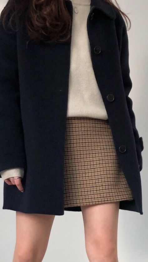 2023 Winter Business Casual, American Ivy Style Women, Business Wear Aesthetic, Academic Style Women, Classy But Edgy Outfits, Work Office Outfits, Brown Tweed Skirt, Academia Dress, Hobeika Couture