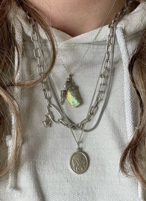 Layered Necklaces Silver Grunge, Silver Necklace Chunky, How To Mix Gold And Silver Jewelry, Silver Necklace Stack Aesthetic, Silver Chunky Necklace, Silver Jewellery Stack, Necklace Layering Ideas Silver, Stacked Silver Necklaces, Cool Tone Aesthetic