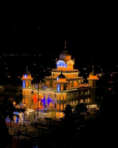 Waheguru ji🙏❤ Gurudwara Sahib Wallpaper, Gurudwara Sahib, Temple Images, Golden Temple Wallpaper, Devi Temple, Guru Nanak Wallpaper, Krishna Temple, Vaishno Devi, Temple Photography