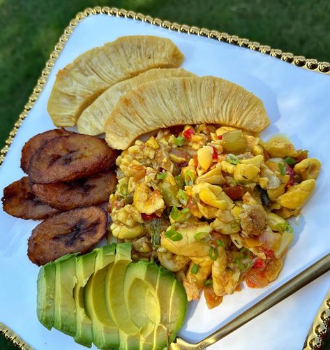 🇯🇲BREADFRUIT IN THE BUILDING! I just received 30lbs of Roast Breadfruit from Jamaica! Roast or Fry! ✨Join us this Sunday and every other Sunday at @brunchandbubble located on the beautiful lawns of Fern Gully Jamaican Cafe. Indulge in a delicious array of dishes such as Ackee & Saltfish, callaloo, Liver, shrimp and grits, oxtail, and much more from our delightful brunch menu! Enjoy a refreshing cold beer or sip on champagne while grooving to the sounds of reggae music. ✨Brunch & Bubble - by... Ackee And Saltfish, Fern Gully, Jamaica Food, Jamaican Culture, Jamaica Vacation, Shrimp And Grits, Shrimp N Grits, Brunch Menu, Reggae Music