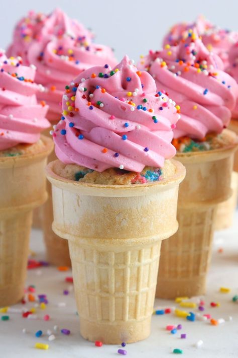 Ice Cream Cone Cupcake Cake, Cake Cones, Cupcake Ice Cream Cones, Ice Cream Birthday Party Theme, Cone Cupcakes, Cone Cake, Birthdays Cakes, Ice Cream Cone Cupcakes, Ice Cream Cone Cake