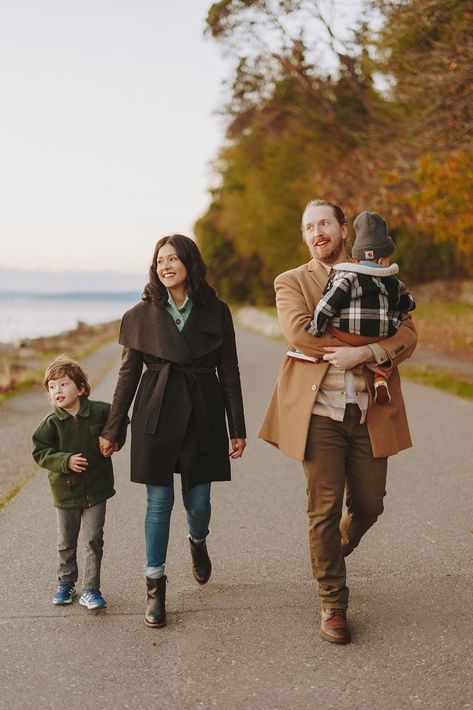 Autumn in Seattle for family portraits? The dream. The park, in all of its autumnal majesty, was just as vibrant as the family in front of me, their joy and excitement contagious. We chased the sunlight to the shoreline for some sunset photos and had the best time at this family photo session. Interview Setup, Seattle Fall, Fall Family Portraits, Photography Subjects, Lincoln Park, Family Stories, Family Photo Sessions, Dc Weddings, Fall Family