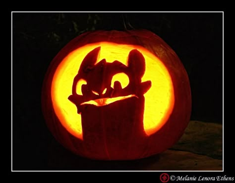 Toothless Pumpkin by Ryoshi-No-Hikari.deviantart.com on @deviantART Toothless Pumpkin, Dragon Pumpkin, Awesome Pumpkin Carvings, Cat Pumpkin Carving, Pumpkin Carving Patterns Free, Pumpkin Carving Stencils Free, Halloween Pumpkin Stencils, Pumpkin Cravings, Cute Pumpkin Carving