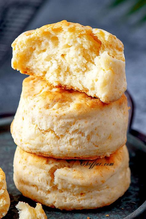 Copycat Popeyes Biscuits Recipe - Chefjar Copycat Pillsbury Biscuits, Copycat Popeyes Chicken, Popeye Biscuit Recipe, Copycat Food, Hardees Biscuit Recipe Copycat, Popeyes Chicken Recipe Copycat, Popeyes Biscuits Recipe Copycat, Popeyes Buiscits Recipes, Bojangles Biscuits Recipe