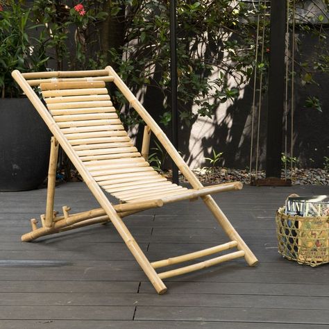 Chaise longue de jardin : sélection de transats, bains de soleil, chiliennes... - Côté Maison Wicker House, Poolside Furniture, Outdoor Wood Furniture, Metal Art Decor, Teak Chairs, Deck Chairs, Outdoor Wood, Pool House, Sun Lounger