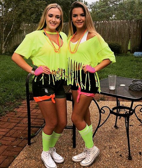 School Party Outfit Ideas, Neon Dress Up Day School, Neon Glow Party Outfit, Highschool Party Outfit, School Party Outfit, High School Party Outfit, Neon Fits, Glow Party Outfit, Neon Football