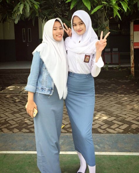 hijab Look Good In School Uniform, Look Good In School, Hijab Collection, Student Girl, Indonesian Girls, High Street Fashion, Girls Uniforms, Ootd Hijab, Muslim Girls